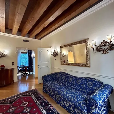 Torre Dell'orologio Szálloda