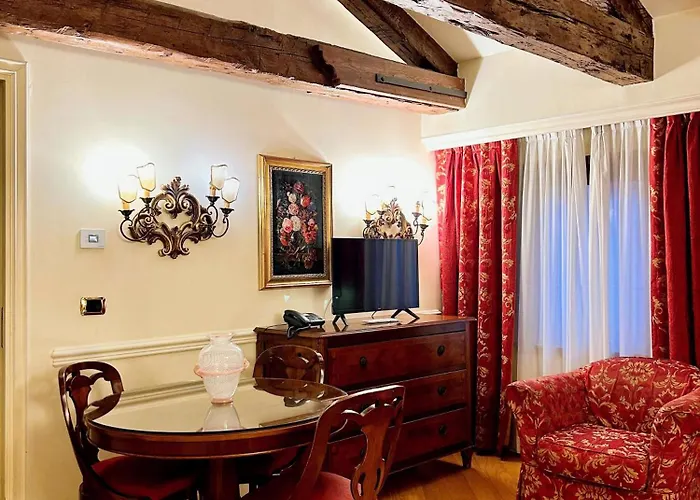 Torre Dell'orologio Szálloda