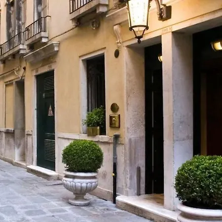 Torre Dell'orologio البندقية