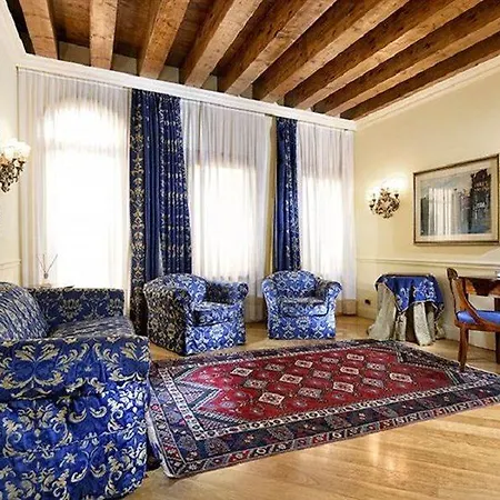 Torre Dell'orologio فندق البندقية