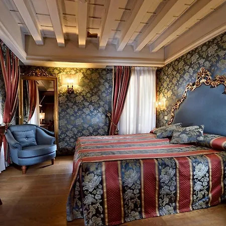 فندق Torre Dell'orologio 4*