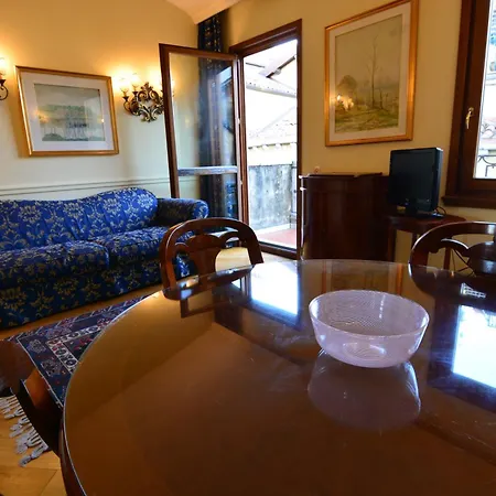 Torre Dell'orologio 4* البندقية