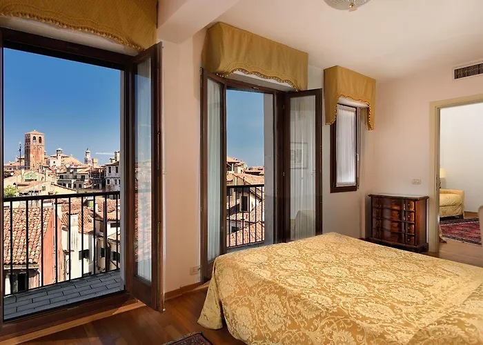 Torre Dell'orologio 호텔 4*