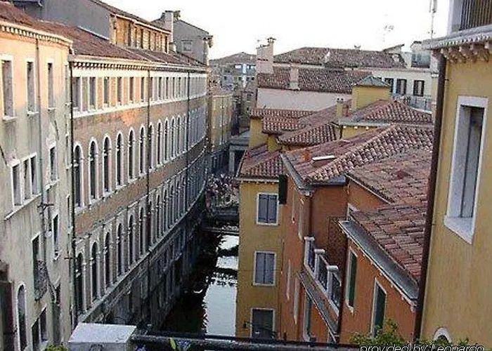 Torre Dell'orologio 호텔